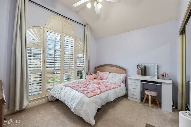 Building Photo - 4 Bedroom 2.5 Bathroom in Stockwell