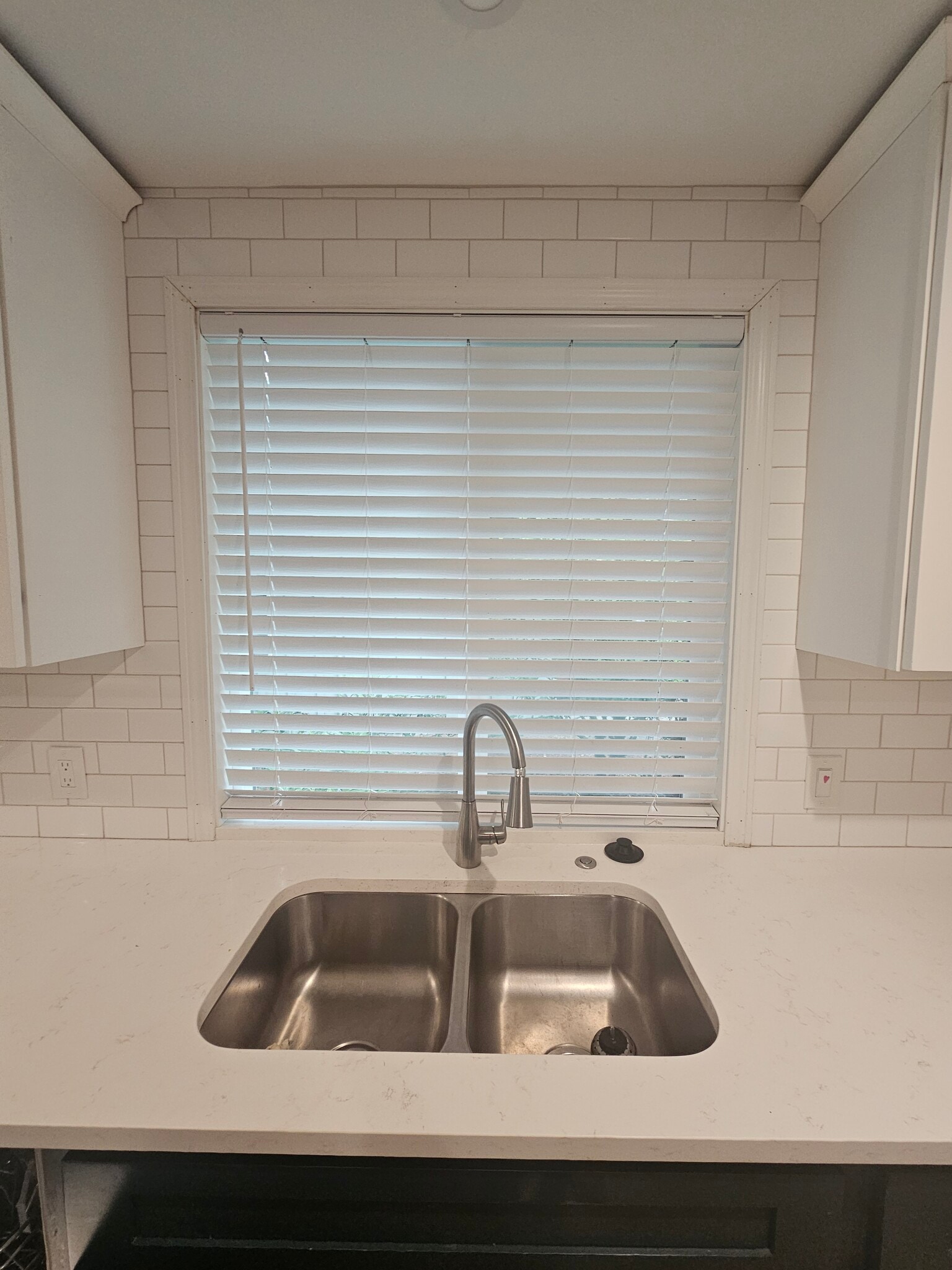 Kitchen sink - 19845 NE 133rd St