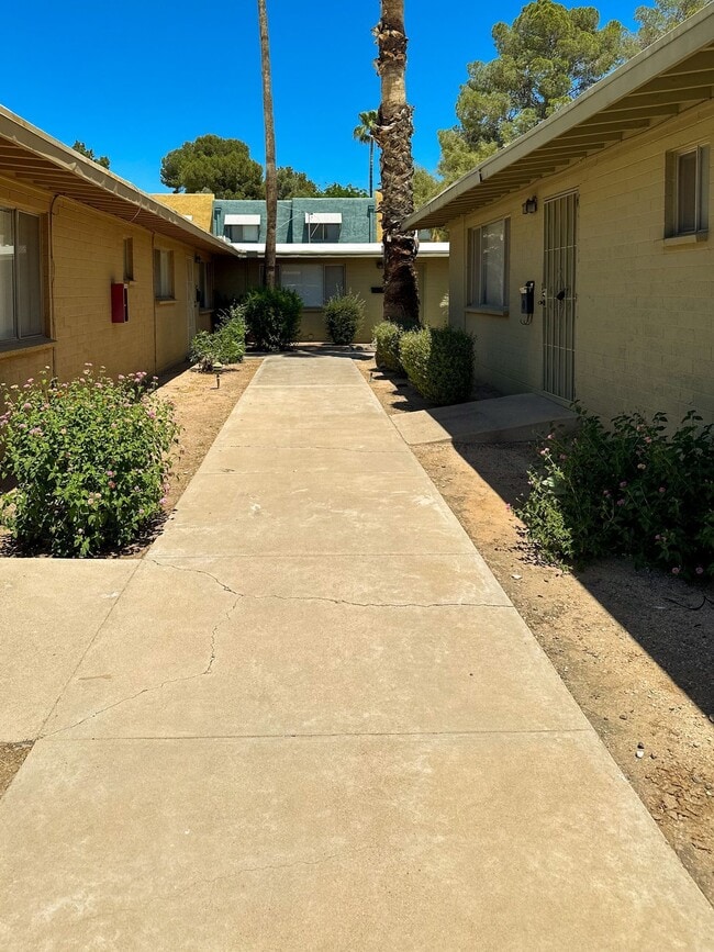 Building Photo - 1229 E Drachman St