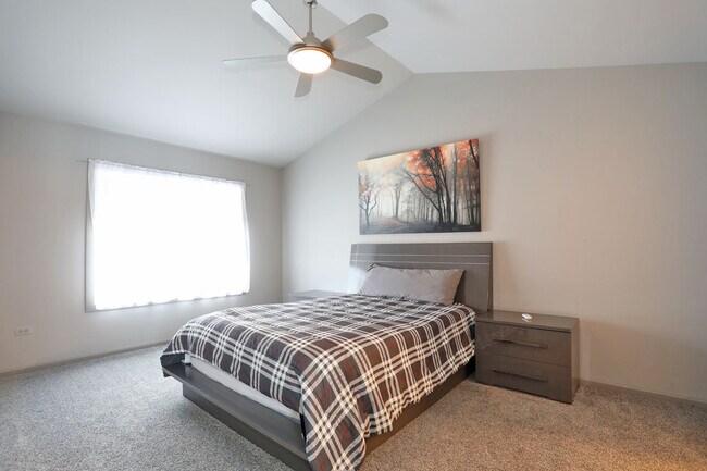 Building Photo - 966 N Auburn Woods Dr