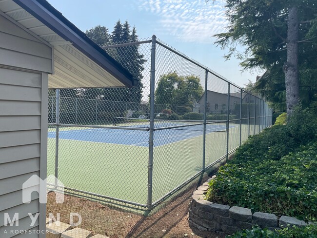 Building Photo - 200 SW Florence Ave