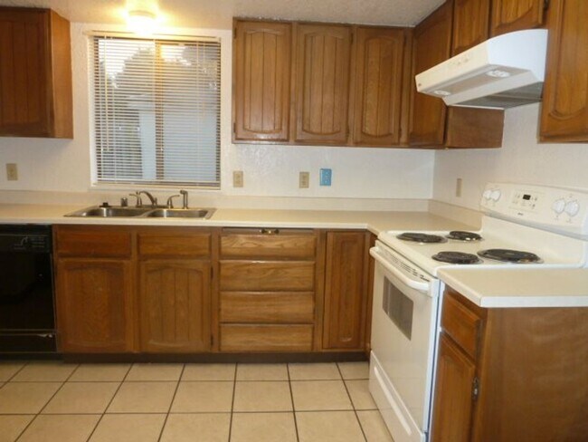 Building Photo - Single Level Home in McKinelyville- Dog Fr...