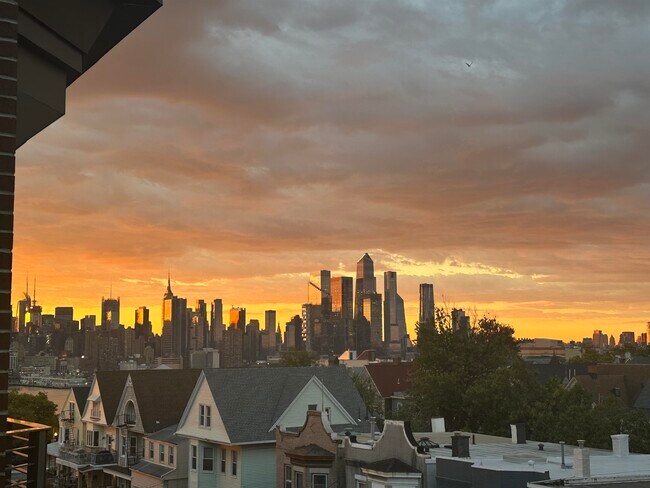 Building Photo - 34-40-40 48th St