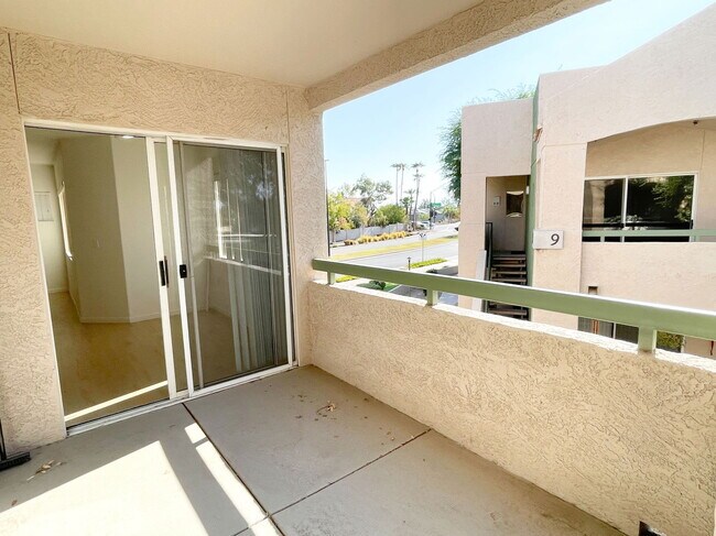 Building Photo - 1295 N Ash St