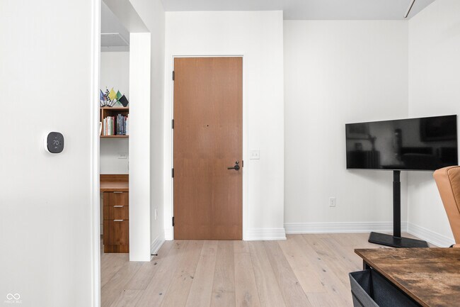 Building Photo - 877 N East St