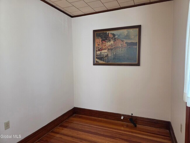 Building Photo - 1273 Parkwood Blvd