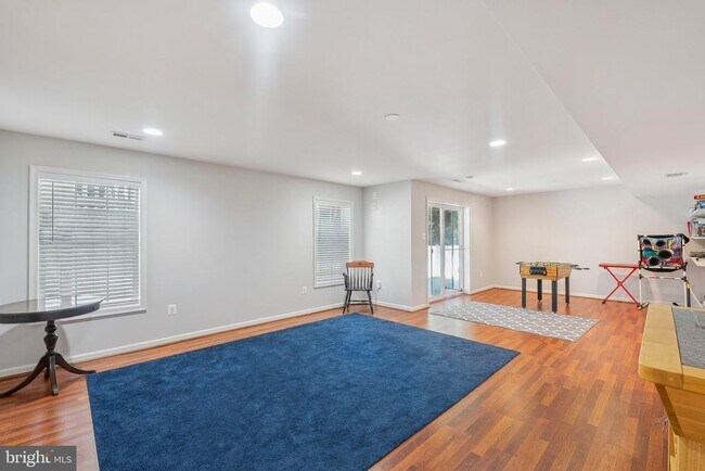Building Photo - 20631 Piney Branch Way