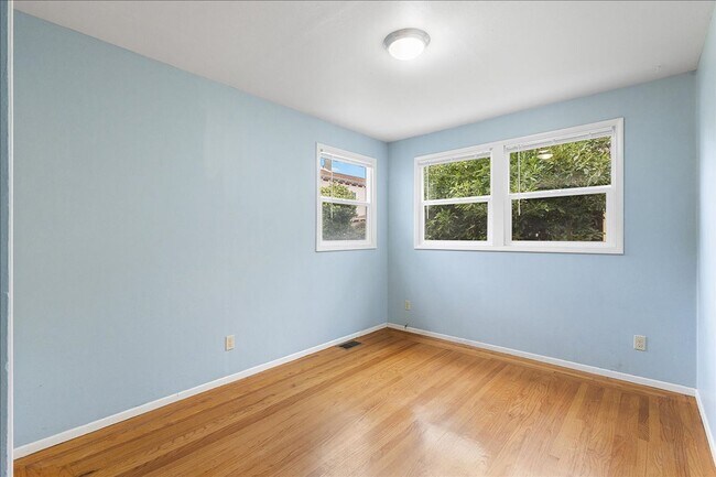 Building Photo - 2148 Santa Clara Ave
