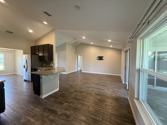 Building Photo - Beautiful and Spacious 3/2 with Separate Entrance 1/1 In-Law Suite, RV Parking