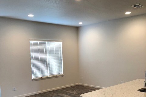 Building Photo - 705 S Evergreen St