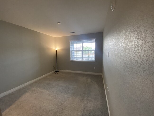 Building Photo - Newly Built Condo in the Side Creek Neighborhood!
