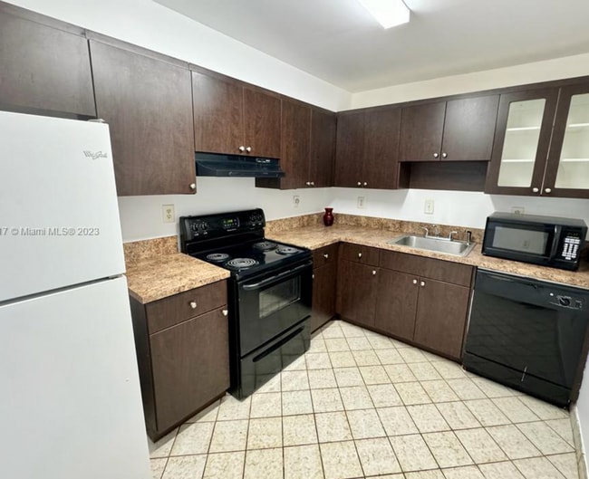 Building Photo - Apartment Ready for move in