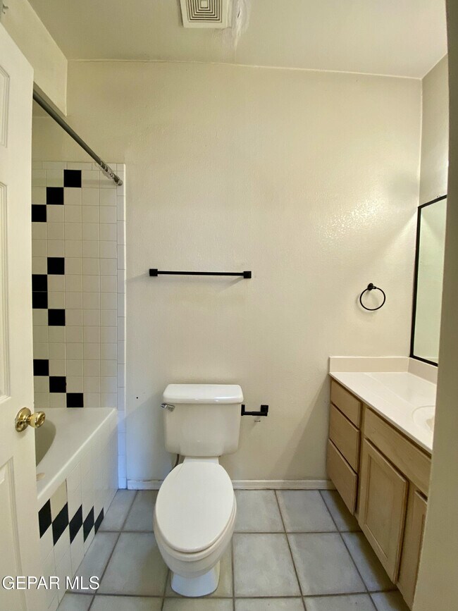 Building Photo - 2215 King James Pl
