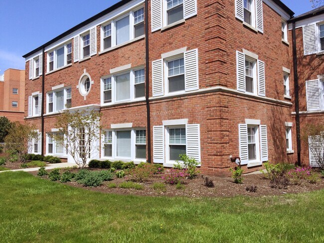 Building Photo - 837 Mulford St