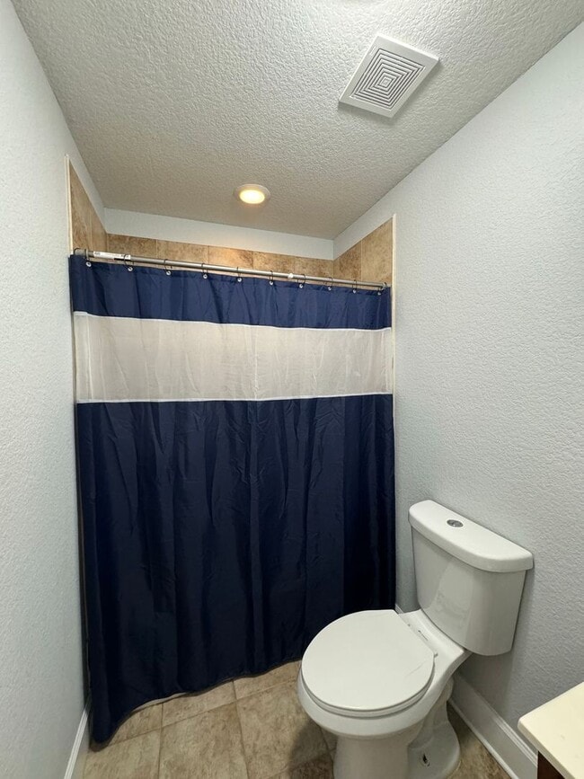 Building Photo - Welcome to this charming and spacious home!