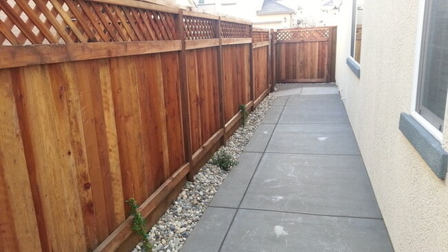 Building Photo - Beautiful 3 bedroom 2.5 bathroom home for rent in Lincoln!