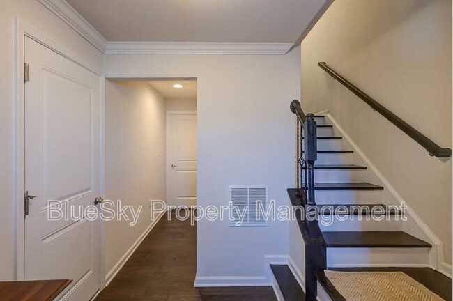Building Photo - 822 Oval Park Ln