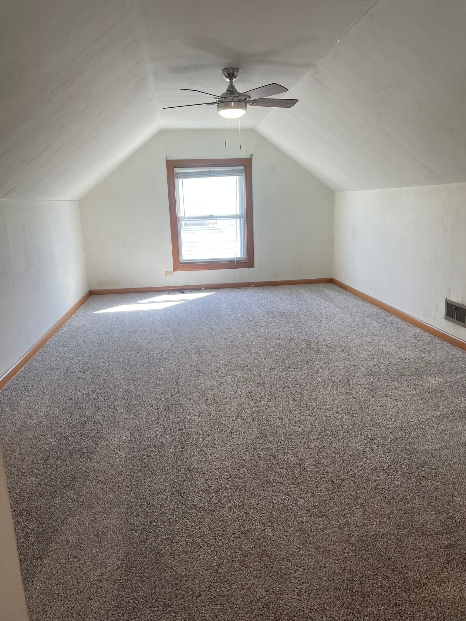 Building Photo - 1422 9th St NW