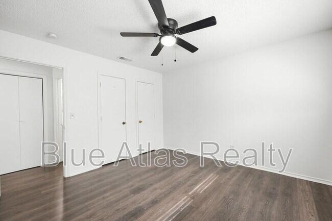 Building Photo - 916 Hilltop Dr