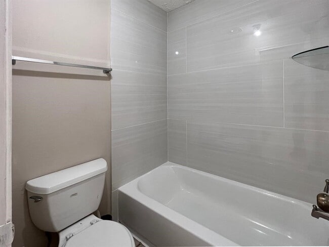 Building Photo - 3122 Windmill St