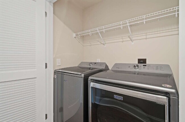 Building Photo - Luxury Townhome with Elevator and Rooftop Terrace