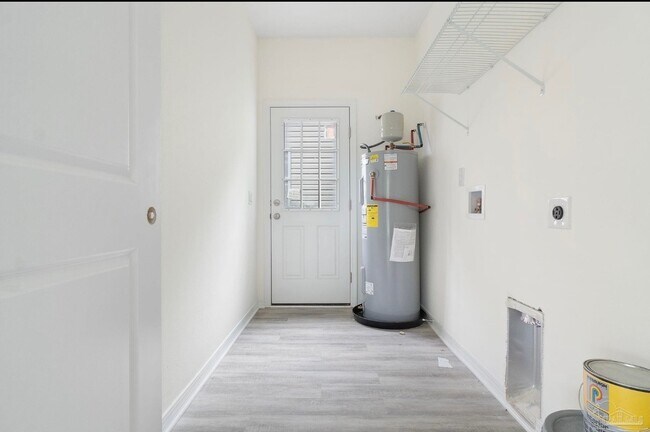 Building Photo - 801 E Gonzalez St