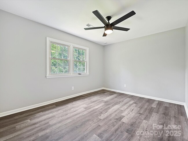 Building Photo - 2544 Cedarwild Rd