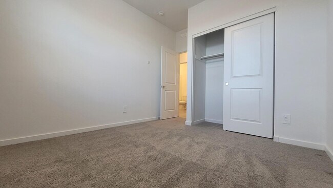 Building Photo - 15998 W Smoketree Dr