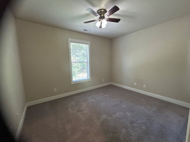 Building Photo - 2BD 2BA GROUND LEVEL DUPLEX WITH GARAGE FO...