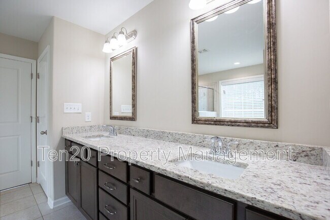 Building Photo - 122 Cedar Wy