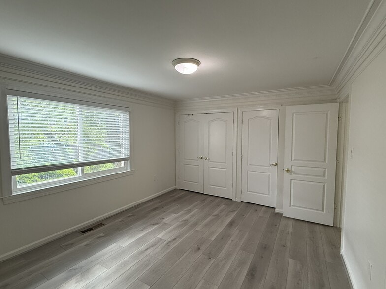 Building Photo - 5909 Mayflower Ct