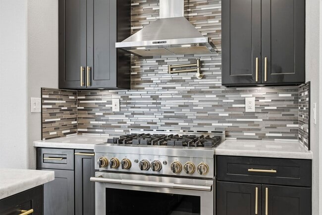 Building Photo - 601 Tamarindo Way