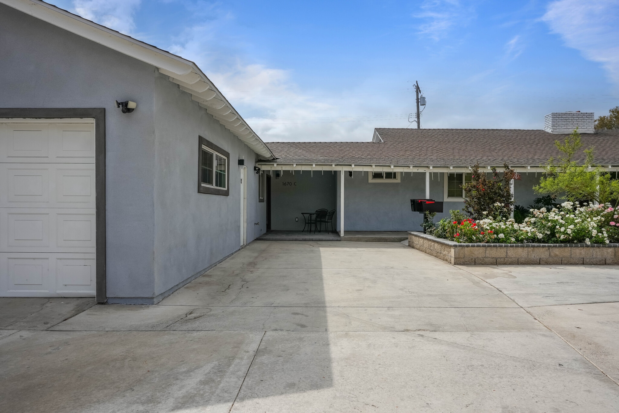 Building Photo - 1670 W Cerritos Ave