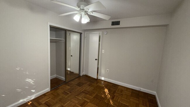 Building Photo - 3819 Davis Pl NW