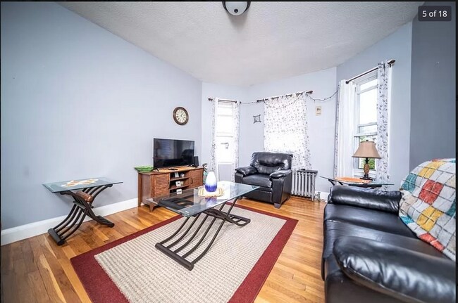 Living room - 21 Leroy St