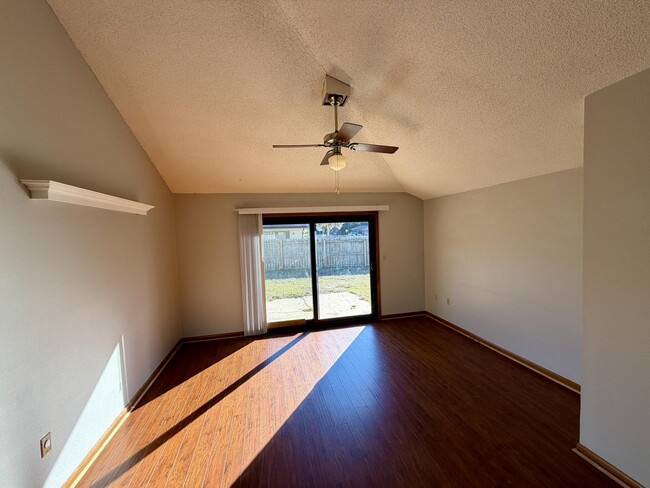 Building Photo - 3102 Aspen Ct