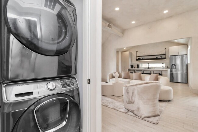 Building Photo - 2683 Blodgett St