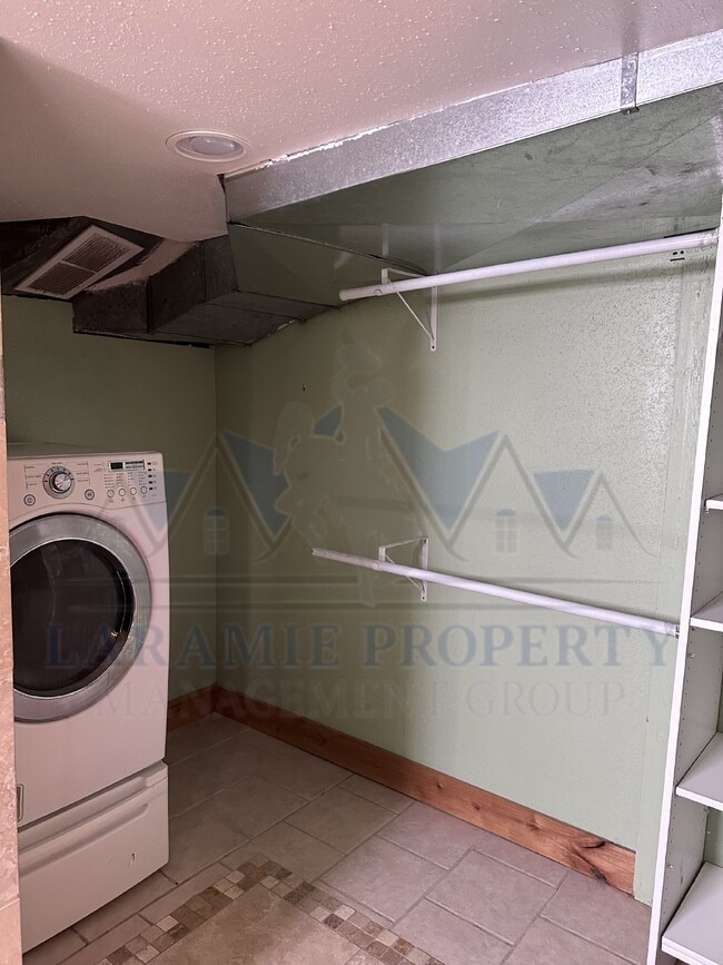 Building Photo - One-Bedroom Basement Apartment on Grand