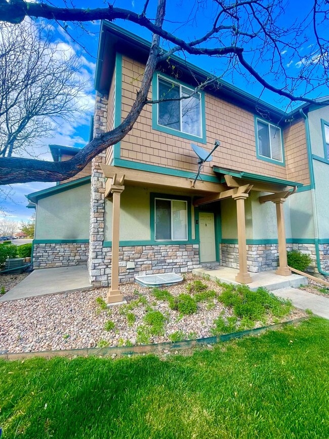 Building Photo - Spacious 3 Bed, 2.5 Bath Townhome in Rigden Farm! Unit E!