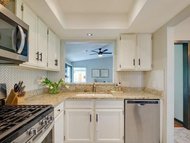 Building Photo - 3203 Foster Ln