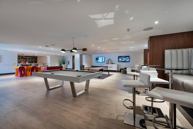 Building Photo - 300 Sunny Isles Blvd
