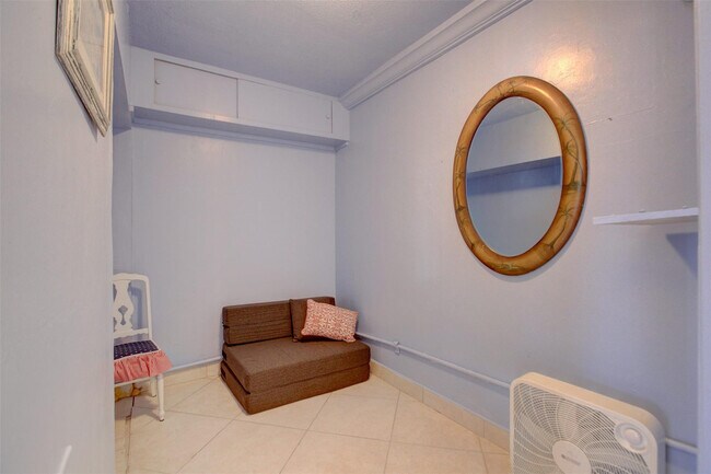 Building Photo - 999 N Riverside Dr