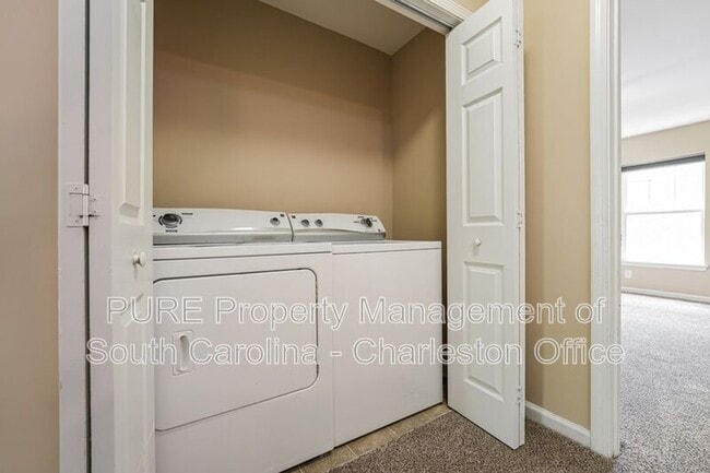 Building Photo - 148 Grand Oaks Dr