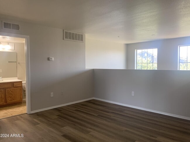 Building Photo - 280 S Evergreen Rd