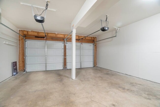 Building Photo - North Bothell 3 bdrm Townhome with private fenced yard