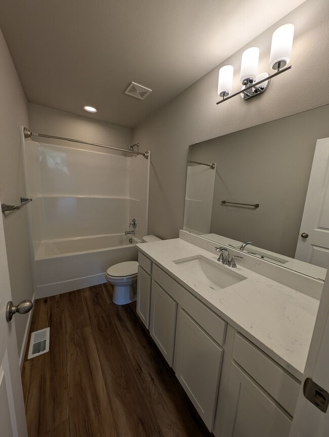 Building Photo - Pristine Bremerton 3 Bedroom Home AVAILABL...