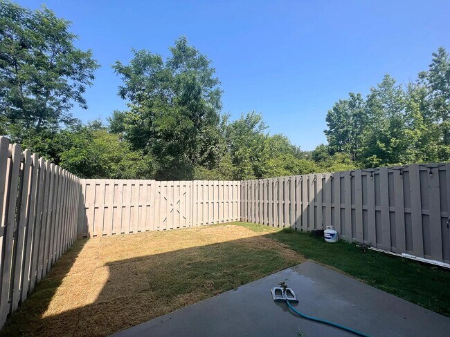 Building Photo - 131 Lilywood Ct