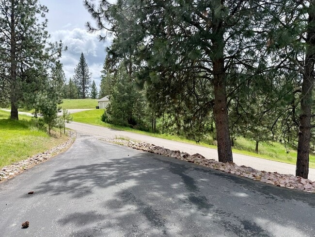 Building Photo - Spacious 4 Bed 3.5 Bath Home in Frenchtown!