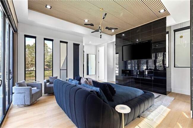 Building Photo - 3600 Lower Roswell Rd