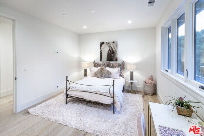 Building Photo - 24277 Dry Canyon Cold Creek Rd